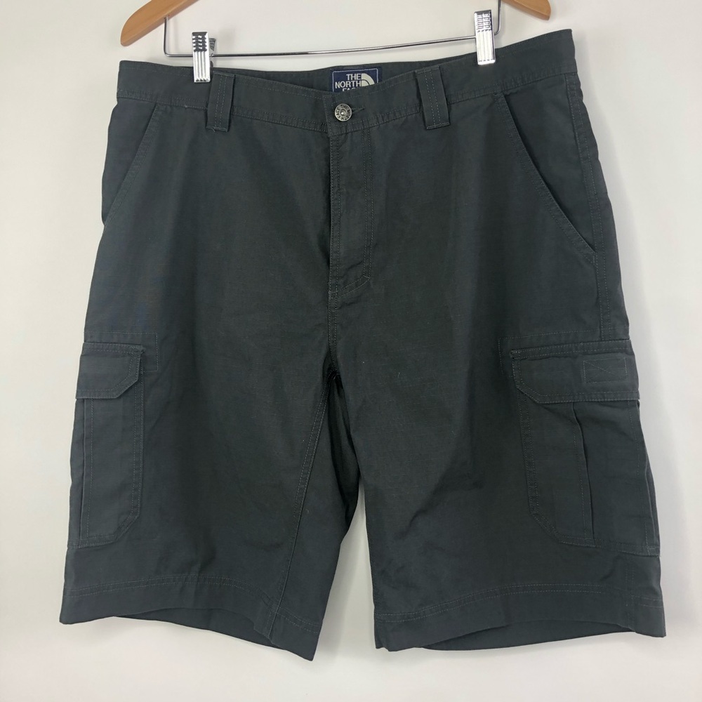 The north face men’s cargo short size 38